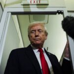 Trump recuerda a Biden mientras indulta a dos pavos por Acción de Gracias