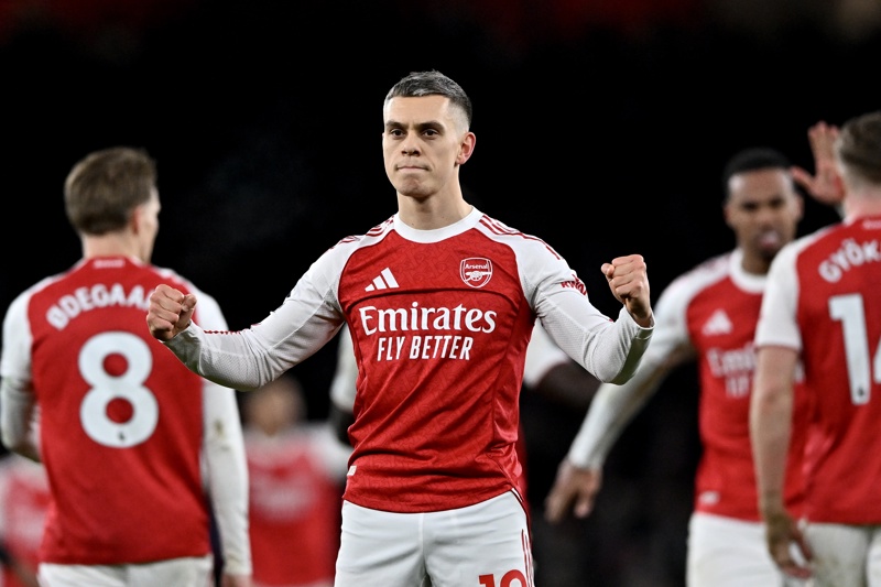 El Arsenal Mantiene su Dominio en la Premier con un Contundente Goleo al Aston Villa