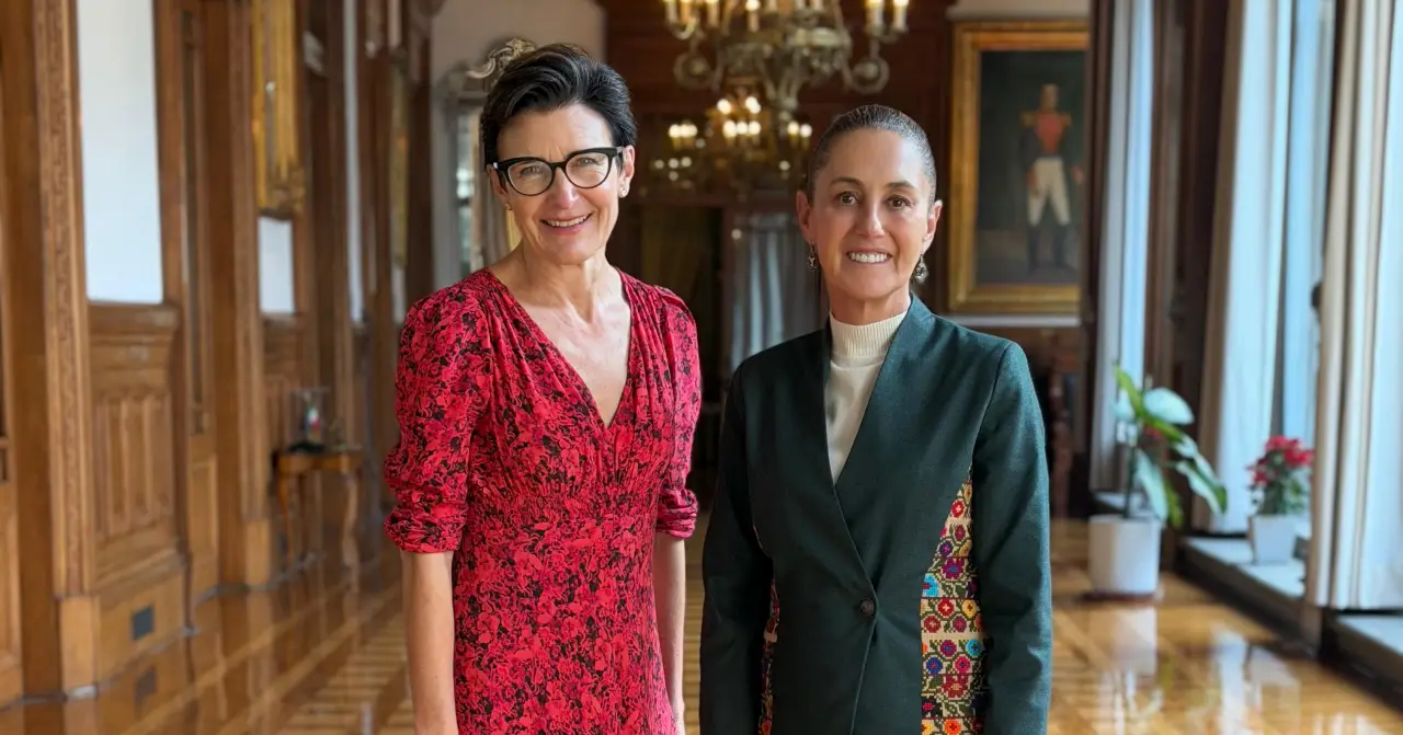 La líder empresarial mexicana Rebeca Sheinbaum aborda una mesa de negocios con la poderosa Jane Fraser, directora ejecutiva de Citi, para fomentar el crecimiento y la colaboración en la región.
