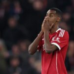 La Grave Herida de Alexander Isak: Un Futuro Indeciso para el Delantero Estrellas