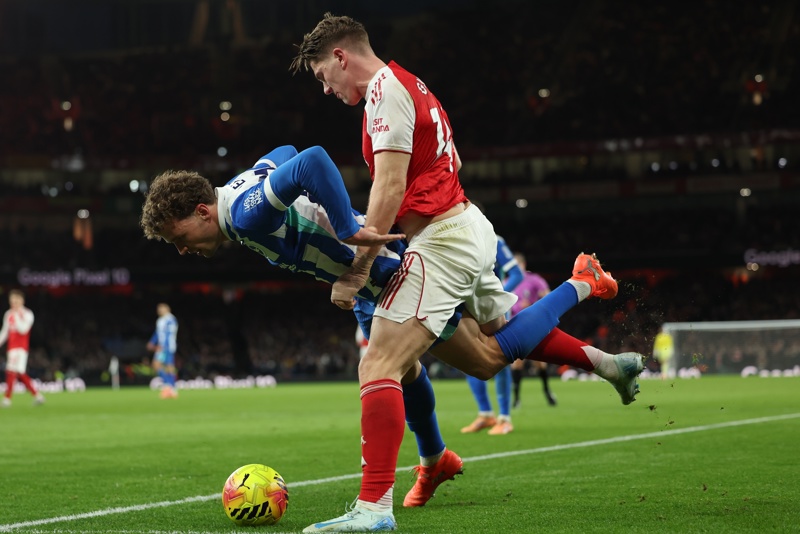 Victoriosa Remontada de los Gunners: Arsenal Vence a Brighton por 2-1 en Partido Lleno de Tensión