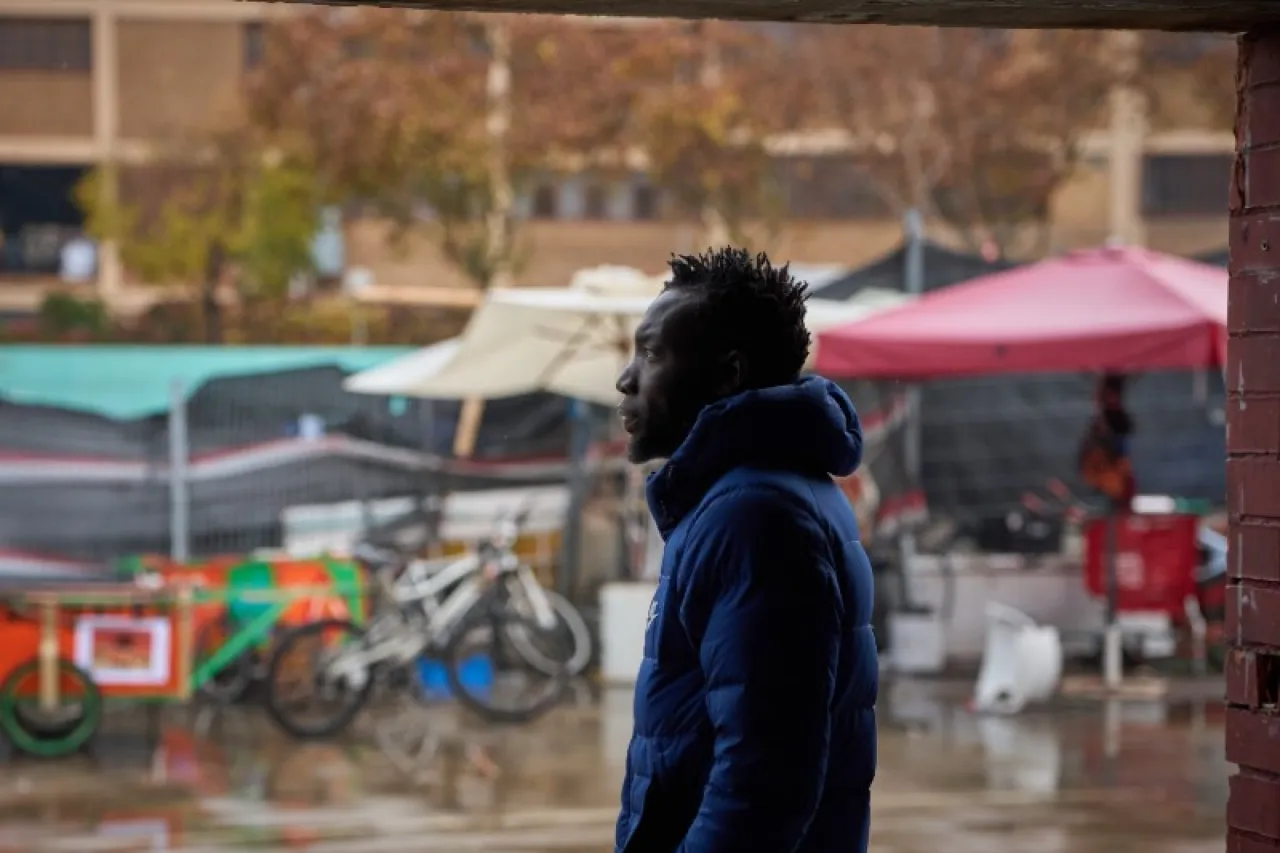 La crisis humanitaria en la frontera: Desalojo forzado de miles de personas en un centro escolar, una medida que genera más preguntas que respuestas.