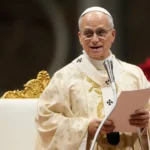 La llama de la compasión: El Papa apela a nuestra conciencia para abrazar el dolor y la esperanza en Navidad