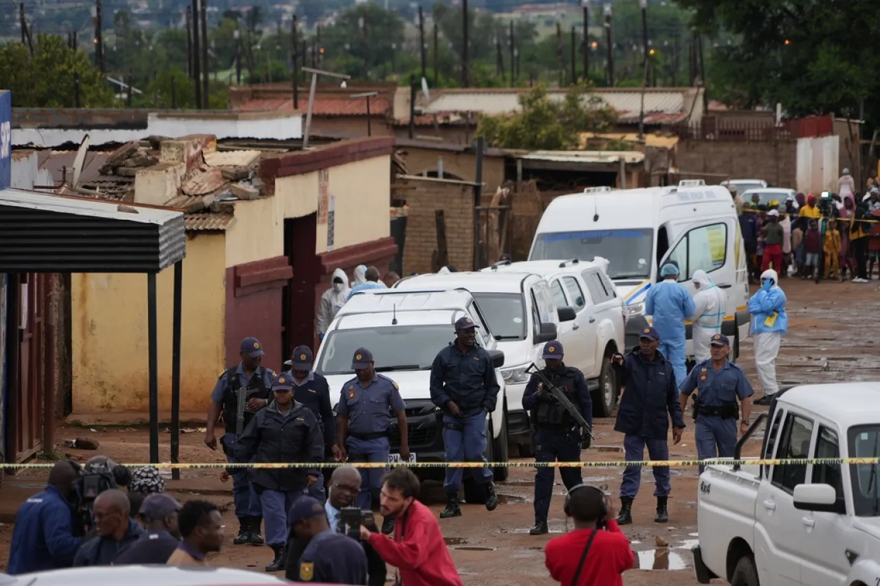 Tragedia en las noches del sur africano: Masacre en un pub deja 9 muertos y 10 heridos en la senda de la violencia y el terror