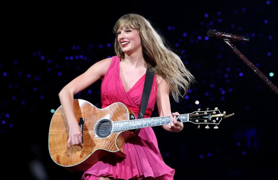 Taylor Swift Desliza La Cortina: "Eras Tour" Llega A Disney+ En Diciembre Con Un Documental Y Una Película Inéditas