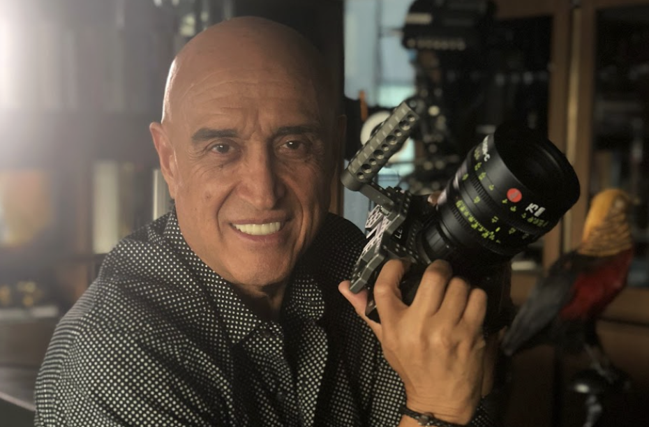 "El Renacimiento de un Sonriente: Pedro Torres Castilla, Un Maestro de la Cultura, Recibe El Máximo Galardón Por Su Trayecto Artístico Y Humano"