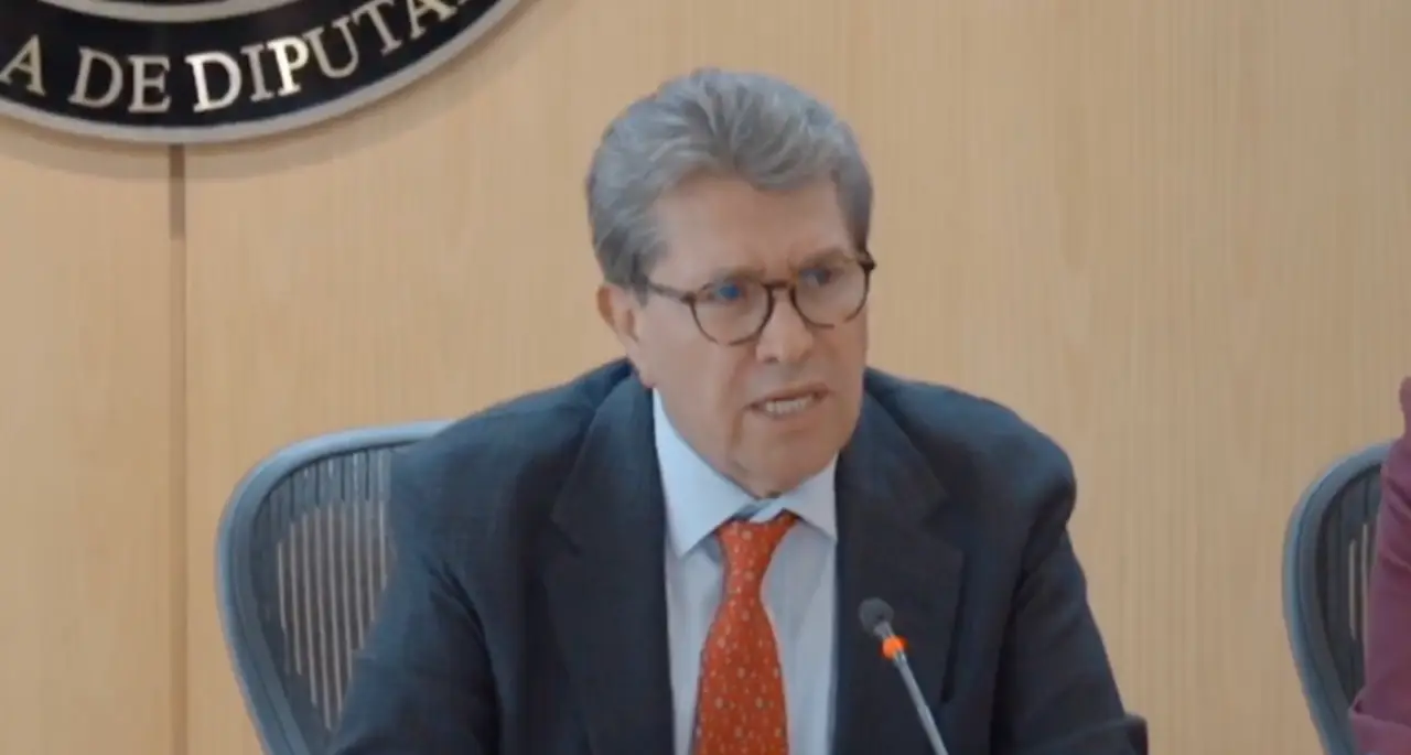 Luxo en la política: Las elegantes camionetas de los altos funcionarios desafían la austera imagen de la coalición que los impulse