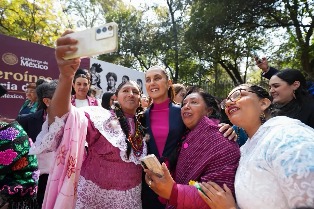 La lucha por la memoria histórica: Sheinbaum instala monumentos en honor a las mujeres indígenas que hicieron historia en la ciudad de México.