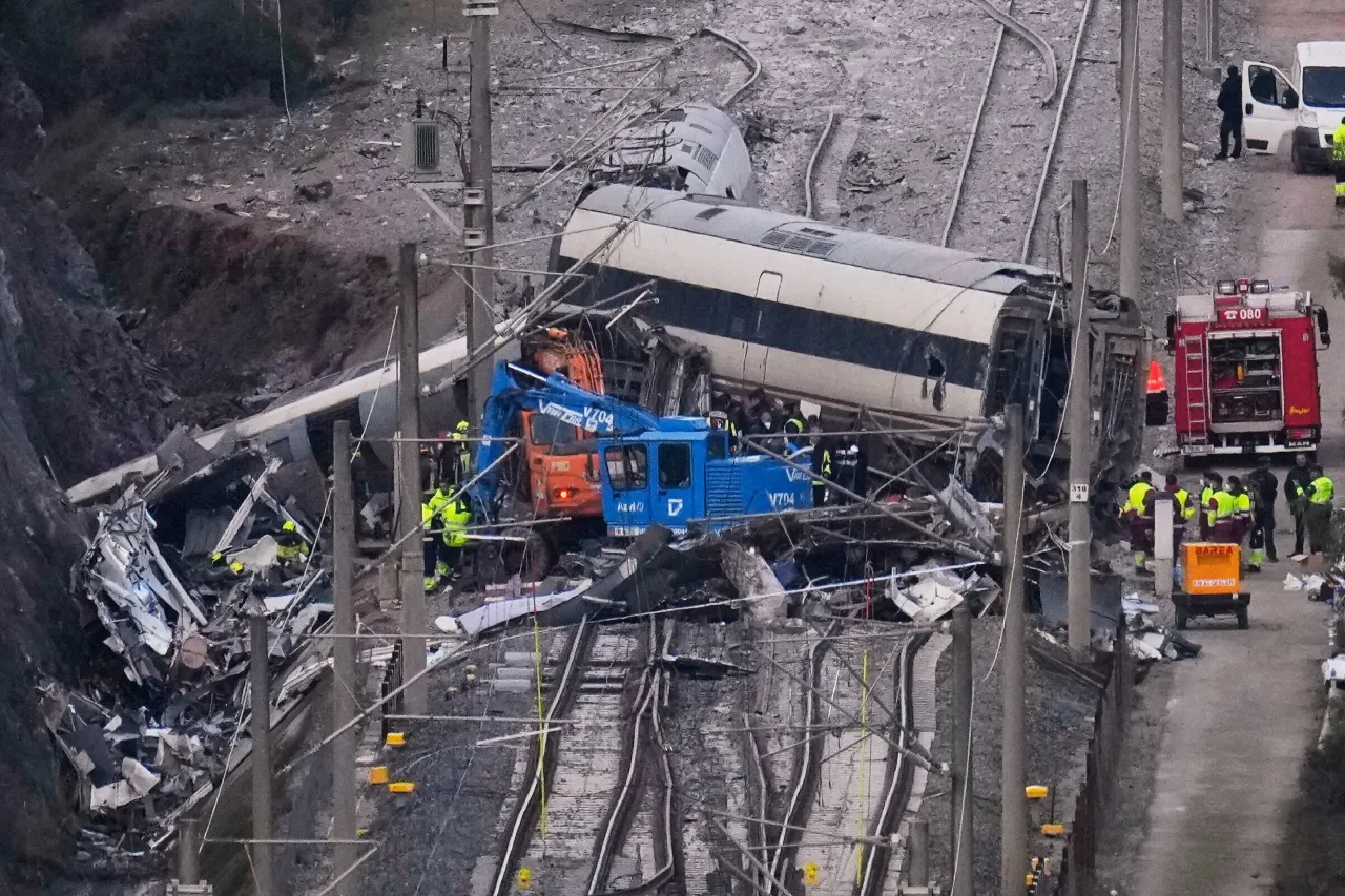 "Tragedia en la vía férrea: Tren se descarrila en Barcelona horas después de un nuevo accidente ferroviario en España"