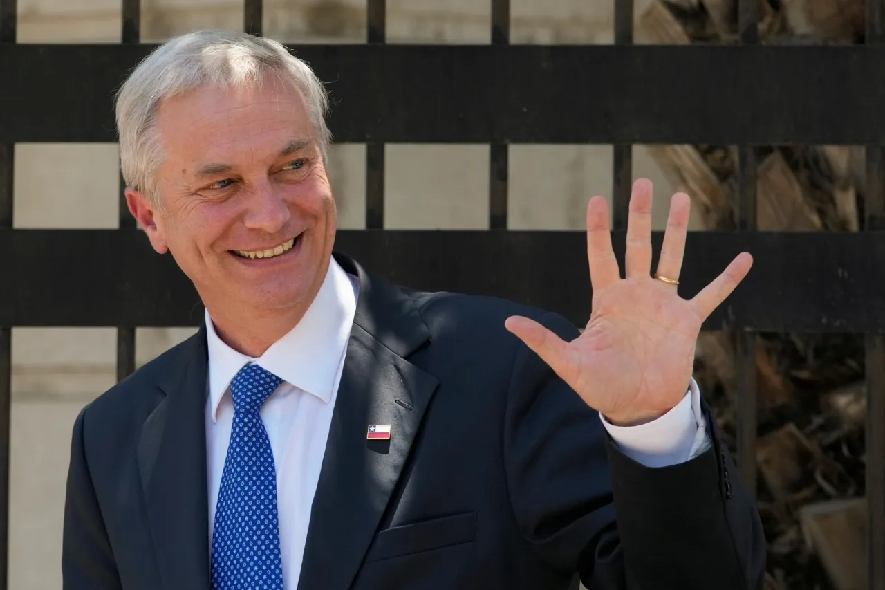 La victoria del exmilitar: José Antonio Kast asume la jefatura del Estado chileno con un mandato sin precedentes.