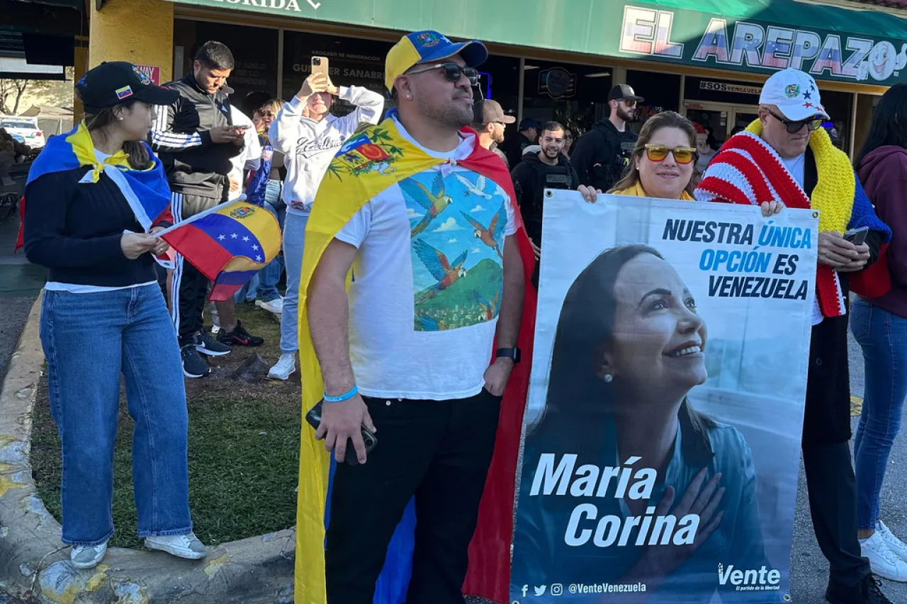 "La victoria del pueblo venezolano: miles de exiliados en Florida festejan el fin de la dictadura"