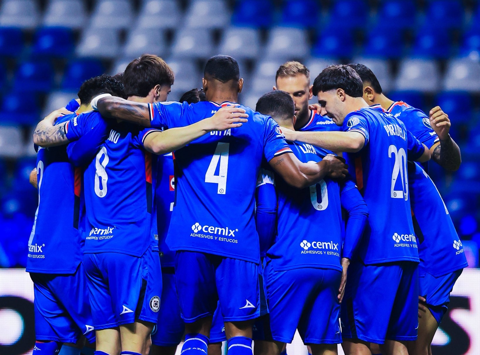 Cruz Azul logra un triunfo apretado ante Puebla: análisis de un partido lleno de tensión y oportunidades fallidas.