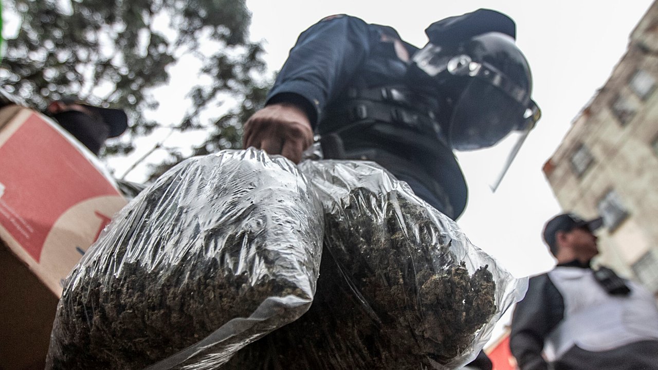 "Alianza sin Fronteras: Estados Unidos y México Unen Esfuerzos para Combatir con Mayor Eficacia la Epidemia del Narcotráfico"